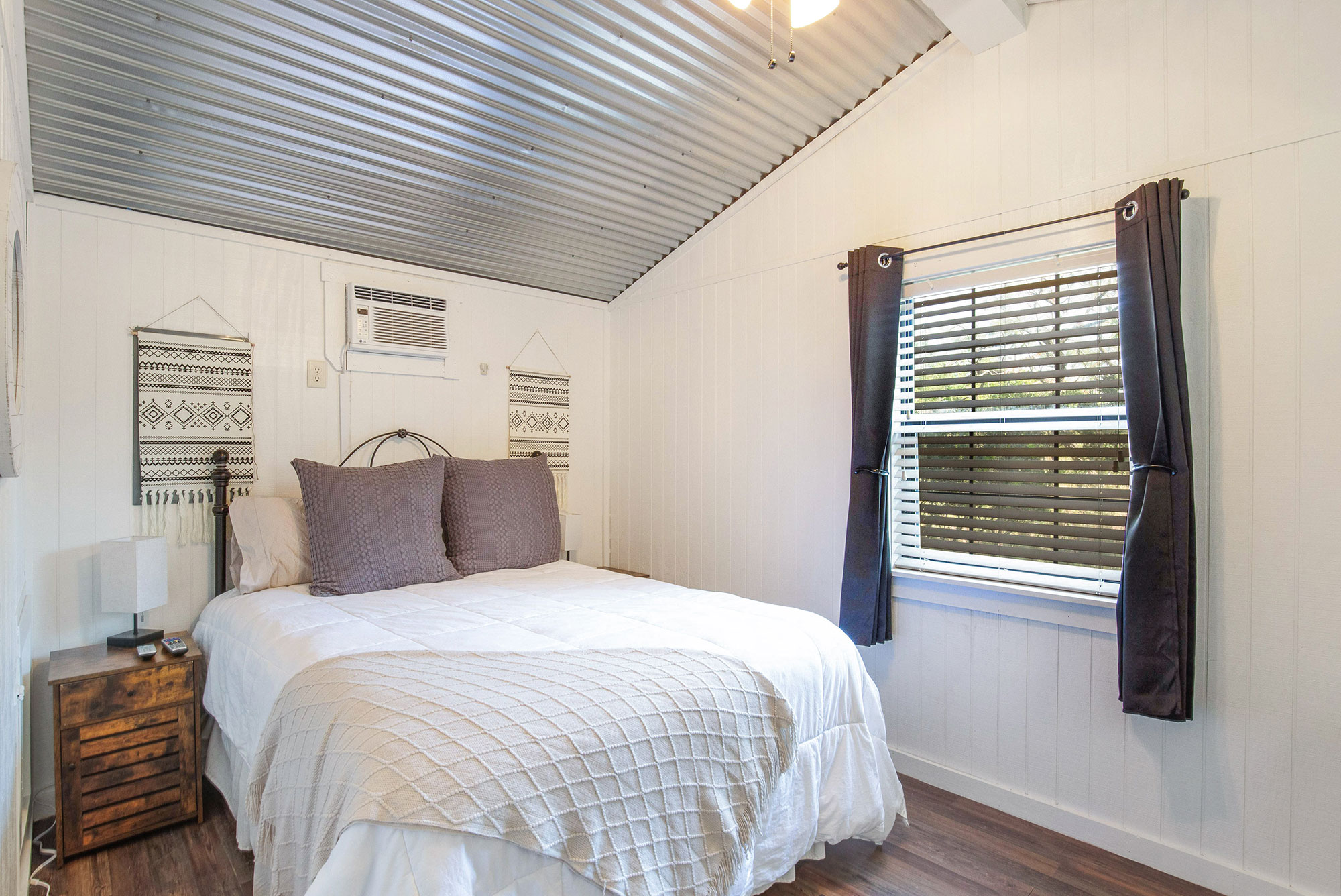 Cabin A: Bedroom